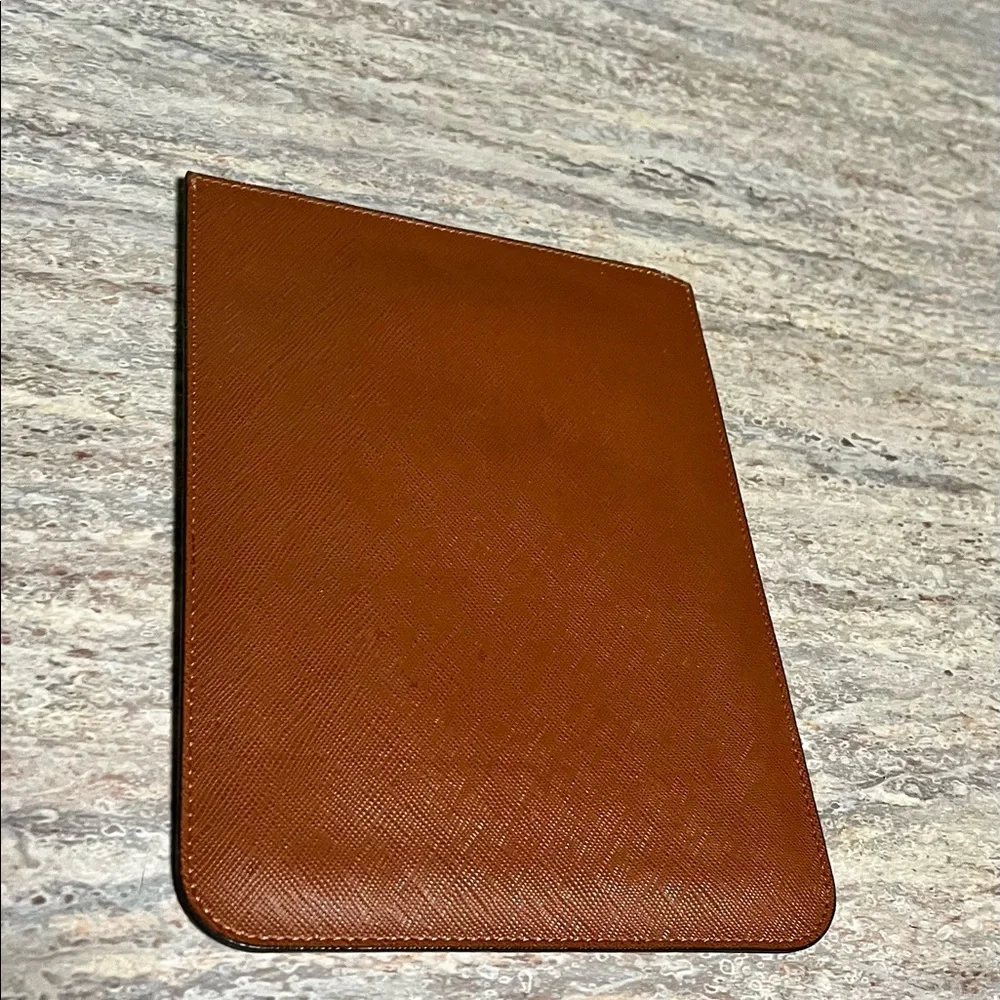Michael Kors brown table sleeve